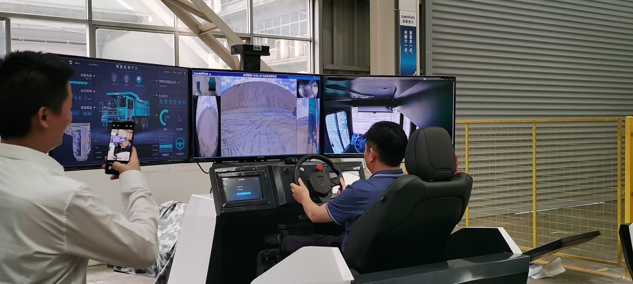 湘潭市工信局带队莅临平博在线智能开展智能制造现场观摩交流活动