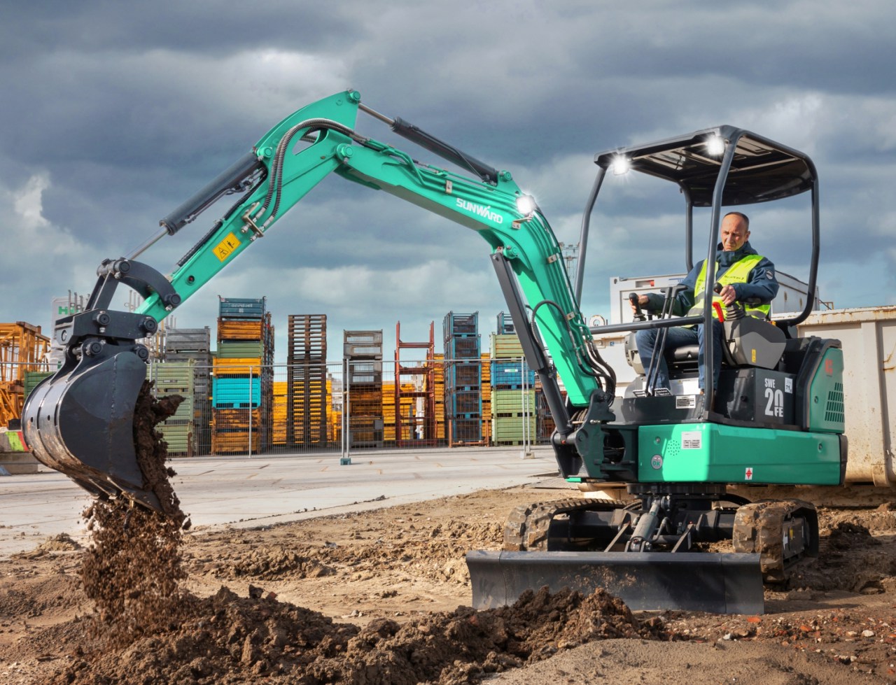 向新而行！平博在线智能电动挖掘机线上推介会成功举办