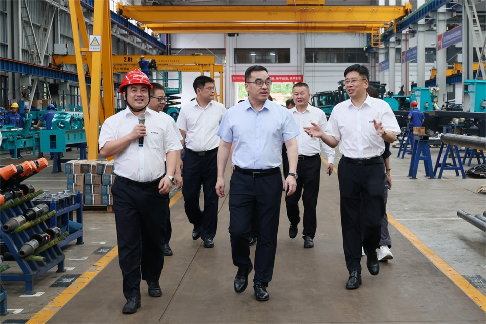 广州工控集团总经理王福铸调研平博在线智能生产经营工作