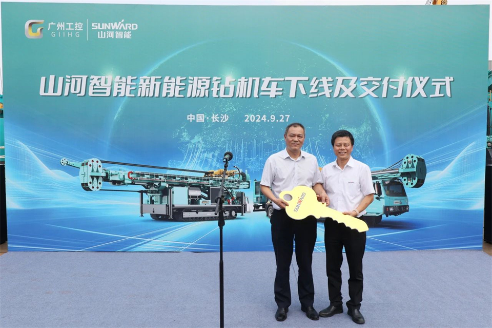 引领绿色科技新篇章！平博在线智能新能源钻机成功交付