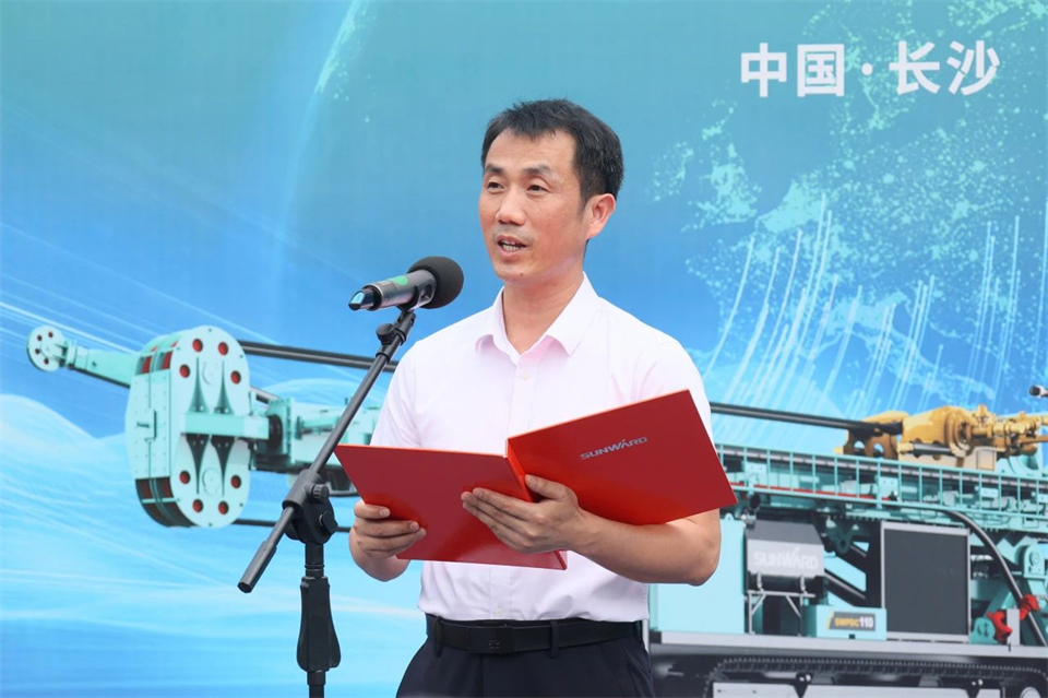 引领绿色科技新篇章！平博在线智能新能源钻机成功交付