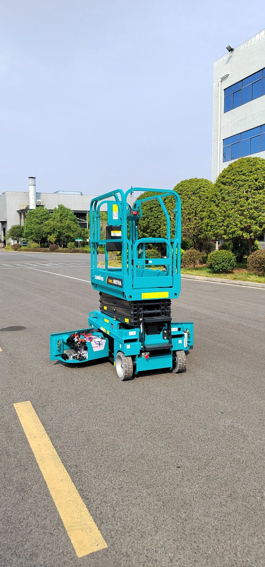 向“新”而行！平博在线智能又一款电动液驱剪叉式高空作业平台发布