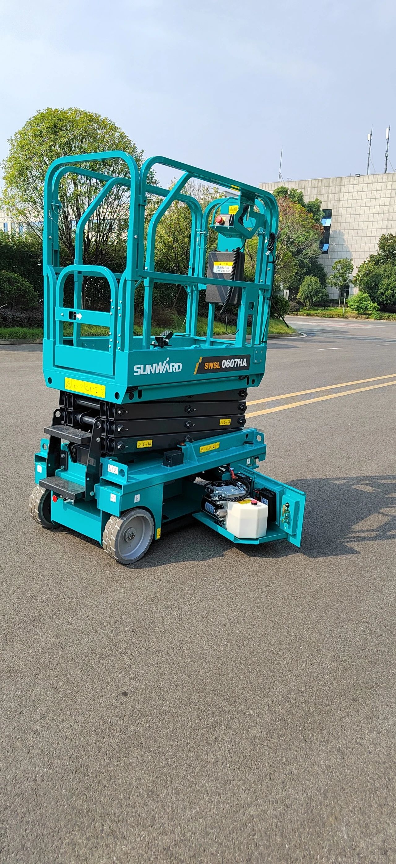 向“新”而行！平博在线智能又一款电动液驱剪叉式高空作业平台发布