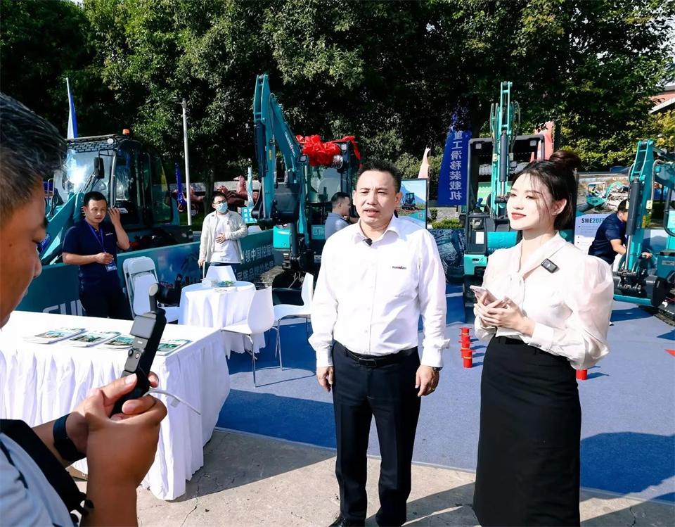 展现“掘”对实力！平博在线智能亮相2024微挖大会暨小型设备大会