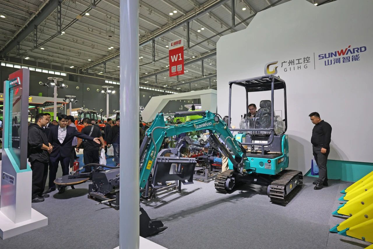 聚焦智能化、无人化！平博在线智能携多款产品亮相2024中国国际农业机械展