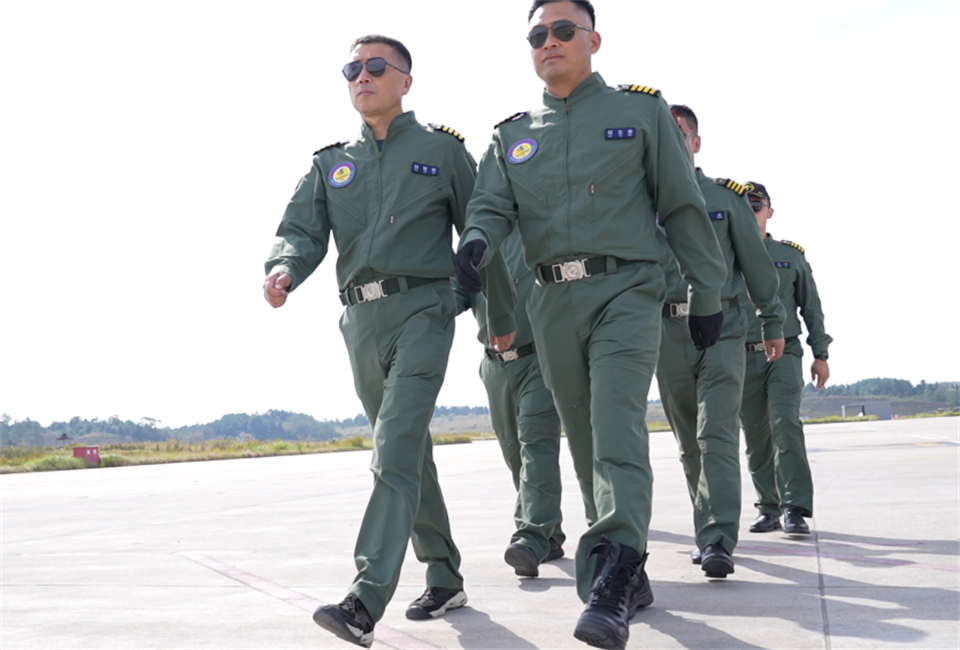 十年织得平博在线秀，践行初心创未来！平博在线飞行表演队成立10周年庆典活动隆重举行