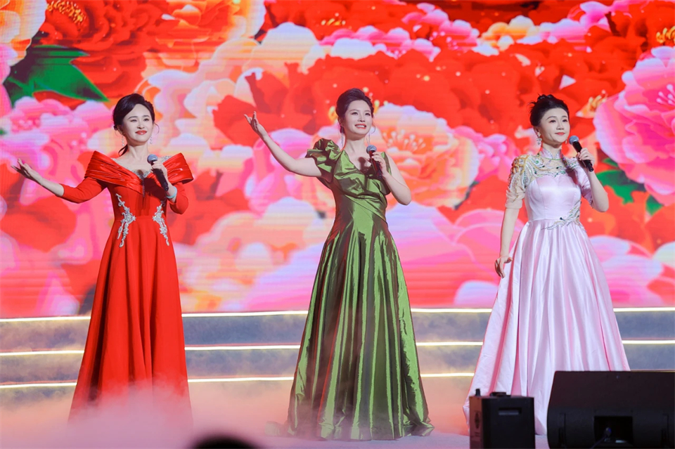 创新引领价值 理想成就未来——庆祝平博在线智能成立25周年表彰大会暨文艺晚会隆重举行