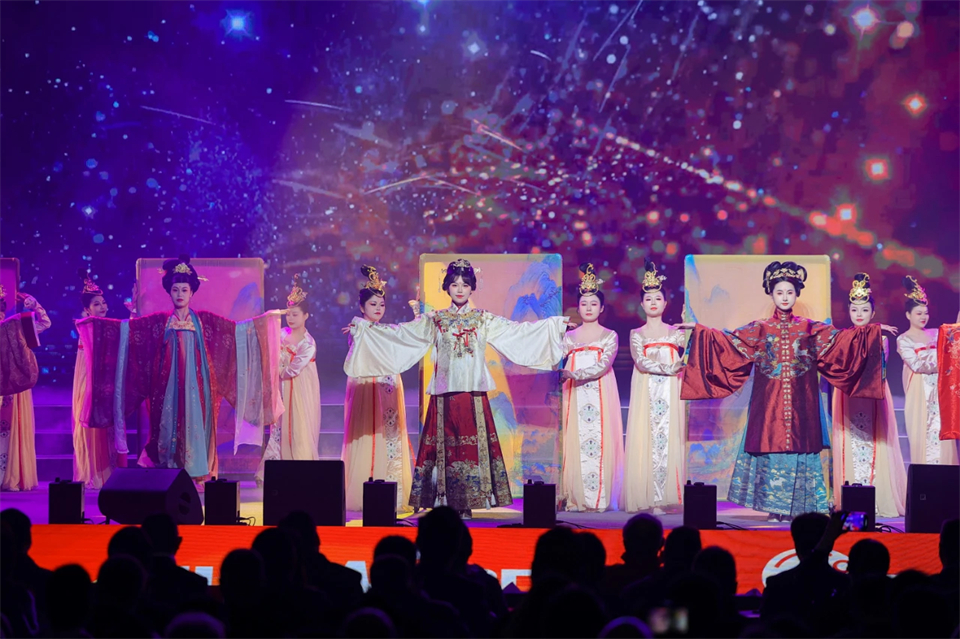 创新引领价值 理想成就未来——庆祝平博在线智能成立25周年表彰大会暨文艺晚会隆重举行