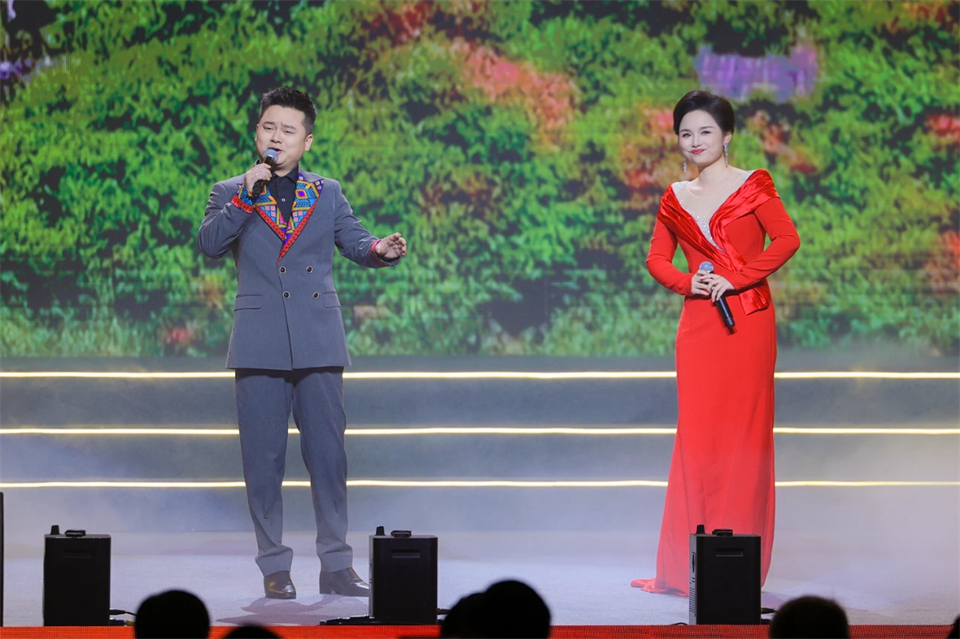 创新引领价值 理想成就未来——庆祝平博在线智能成立25周年表彰大会暨文艺晚会隆重举行