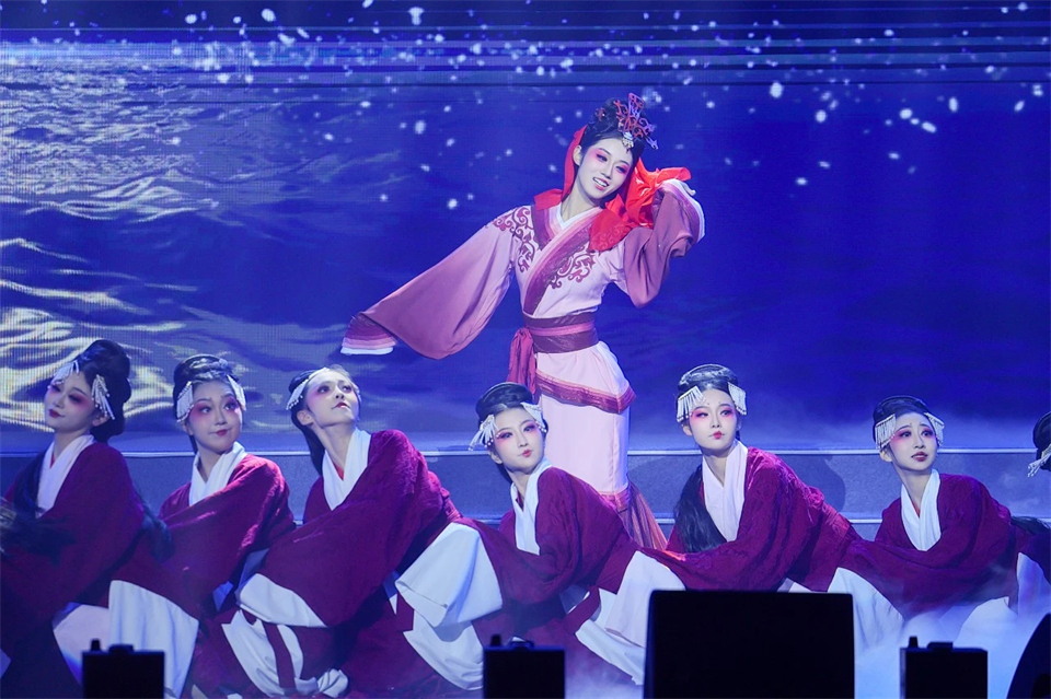 创新引领价值 理想成就未来——庆祝平博在线智能成立25周年表彰大会暨文艺晚会隆重举行