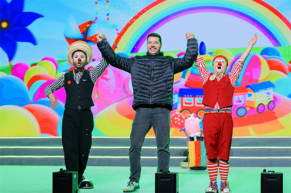 创新引领价值 理想成就未来——庆祝平博在线智能成立25周年表彰大会暨文艺晚会隆重举行