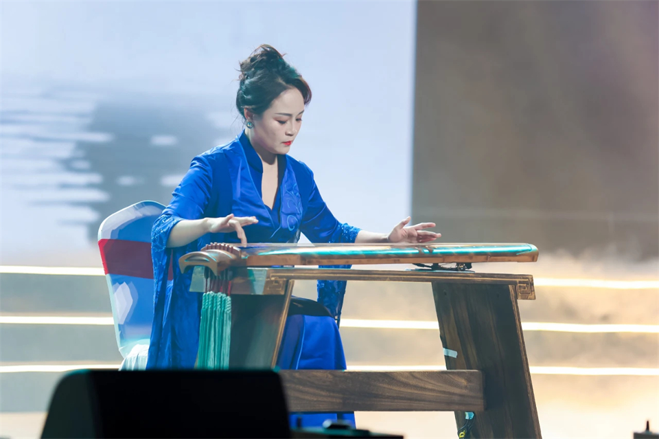 创新引领价值 理想成就未来——庆祝平博在线智能成立25周年表彰大会暨文艺晚会隆重举行