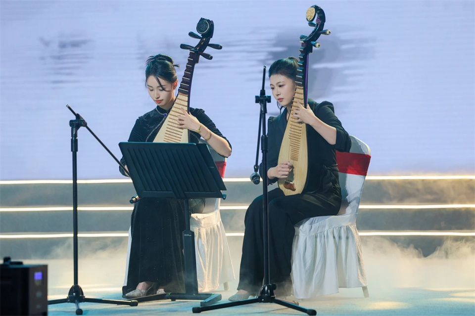 创新引领价值 理想成就未来——庆祝平博在线智能成立25周年表彰大会暨文艺晚会隆重举行