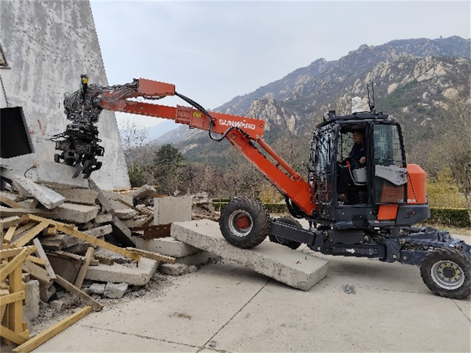 平博在线特装复杂地形灾害应急救援机器人入选工信部《先进安全应急装备推广目录（工业领域2024版）》