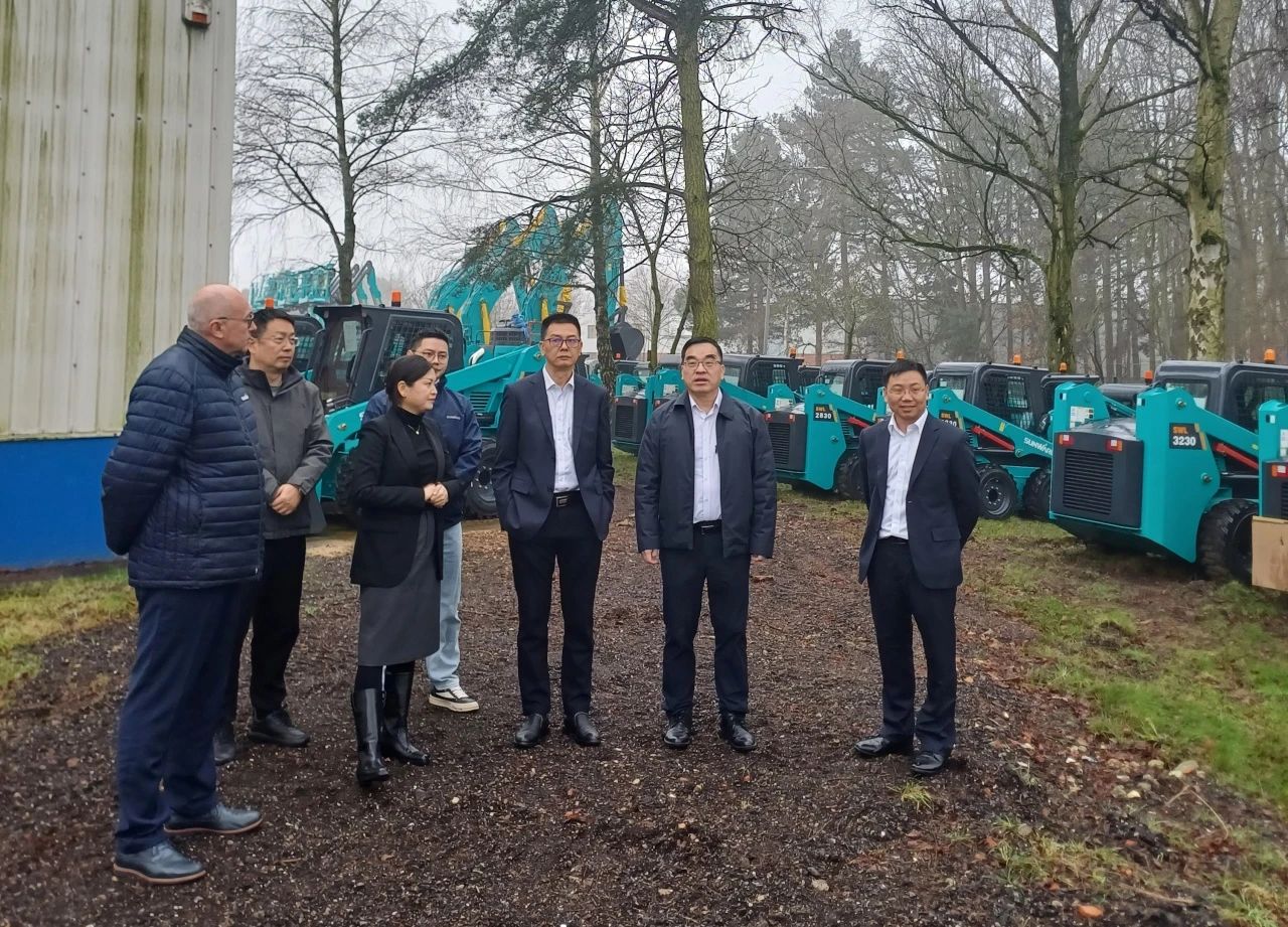 广州工控集团总经理王福铸率队考察平博在线智能欧洲子公司