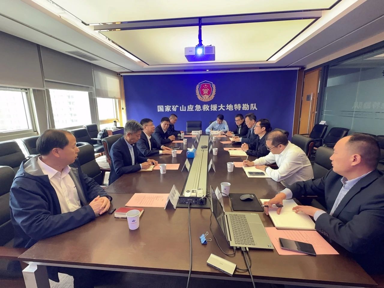 平博在线智能董事长付向东带队拜访中煤地质总局、大地特勘公司