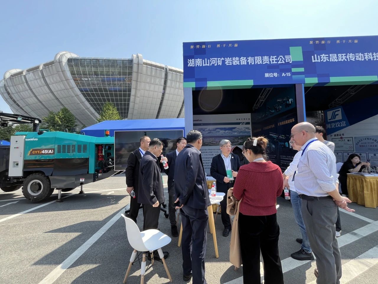 平博在线矿岩携井下掘进台车亮相苍南矿山井巷机械展