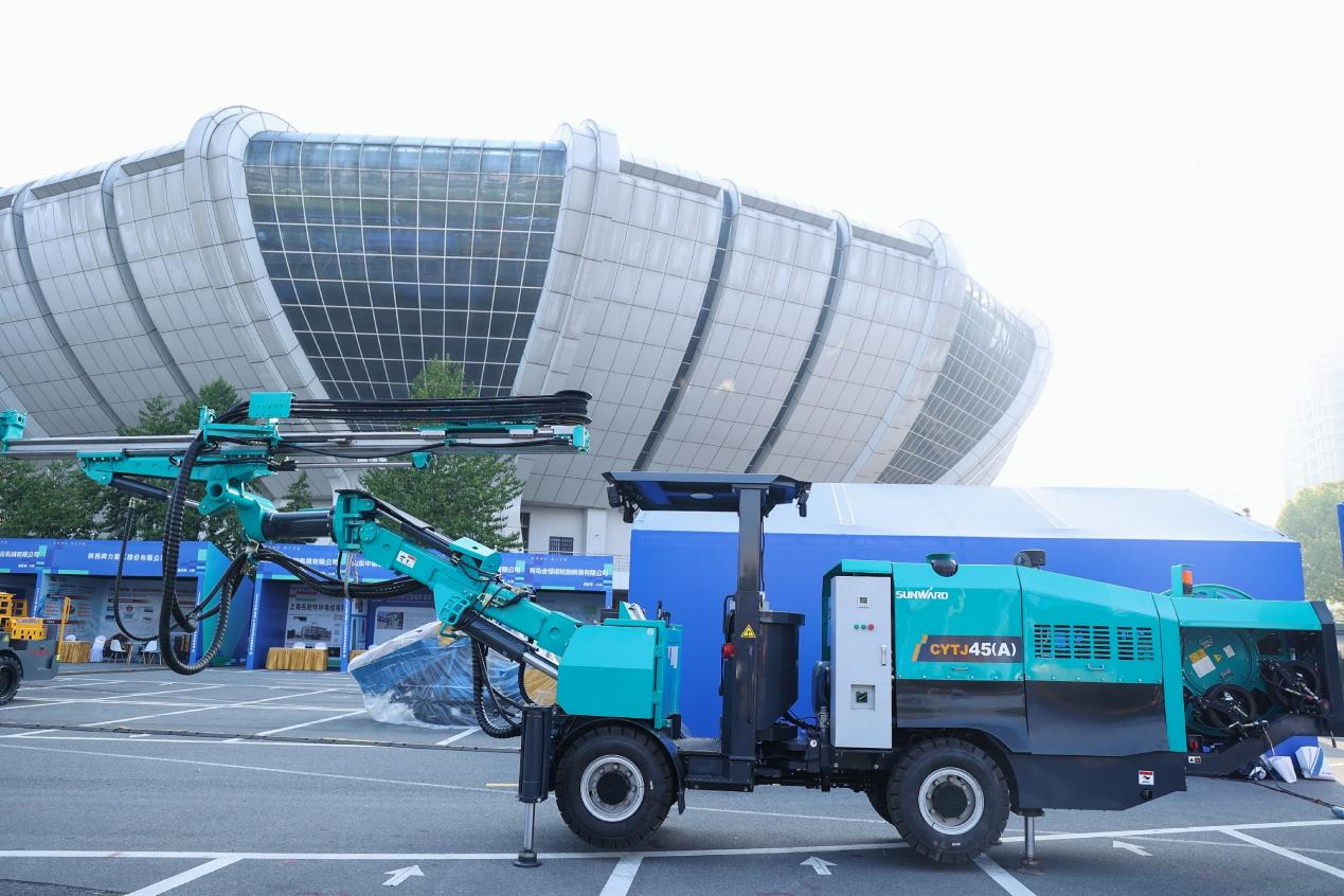 平博在线矿岩携井下掘进台车亮相苍南矿山井巷机械展