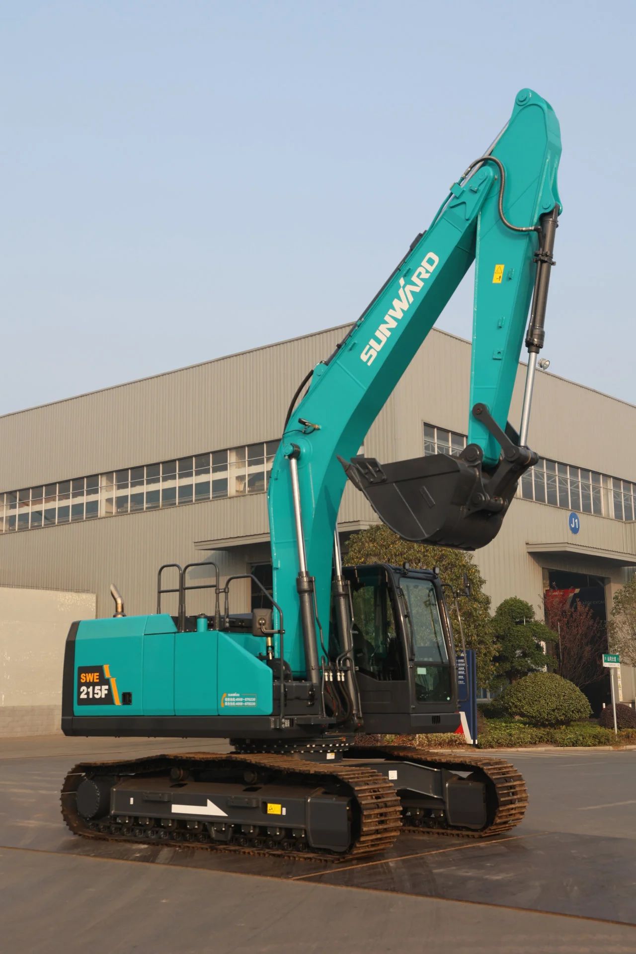 聚焦市场需求，平博在线智能三款精品工程液压挖掘机成功下线