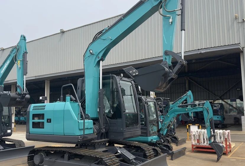 聚焦市场需求，平博在线智能三款精品工程液压挖掘机成功下线