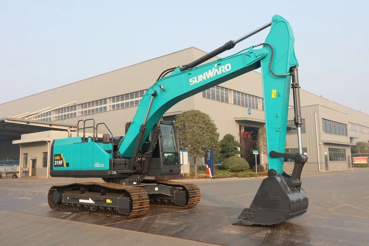 聚焦市场需求，平博在线智能三款精品工程液压挖掘机成功下线