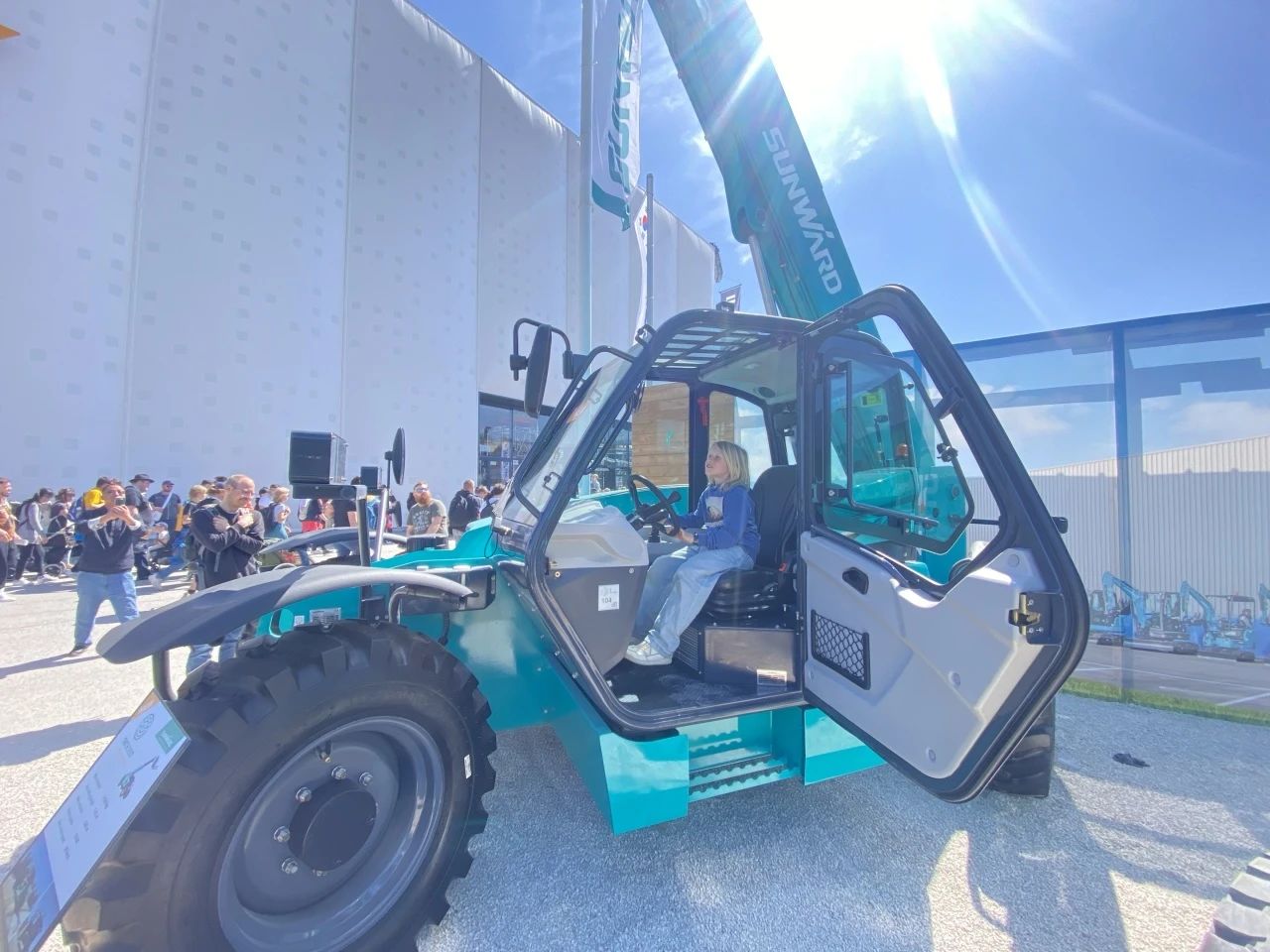 平博在线智能高空机械闪耀Bauma 2025！ 新能源技术与创新产品获全球瞩目