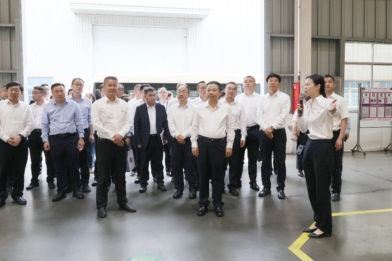 天能控股集团党委书记、董事长张天任率队到访平博在线智能