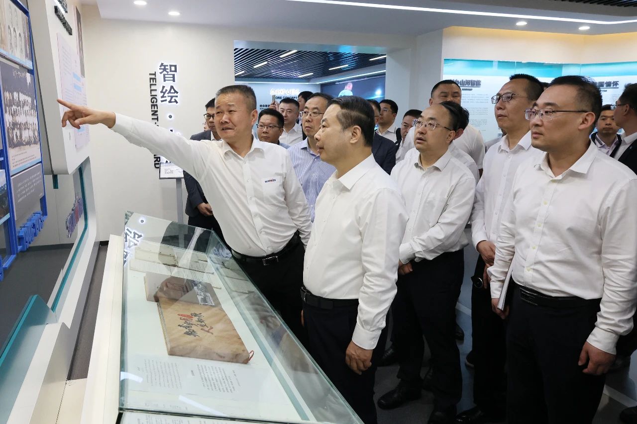 天能控股集团党委书记、董事长张天任率队到访平博在线智能