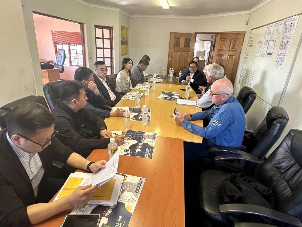 广州工控集团总经理王福铸率队考察平博在线智能南非子公司