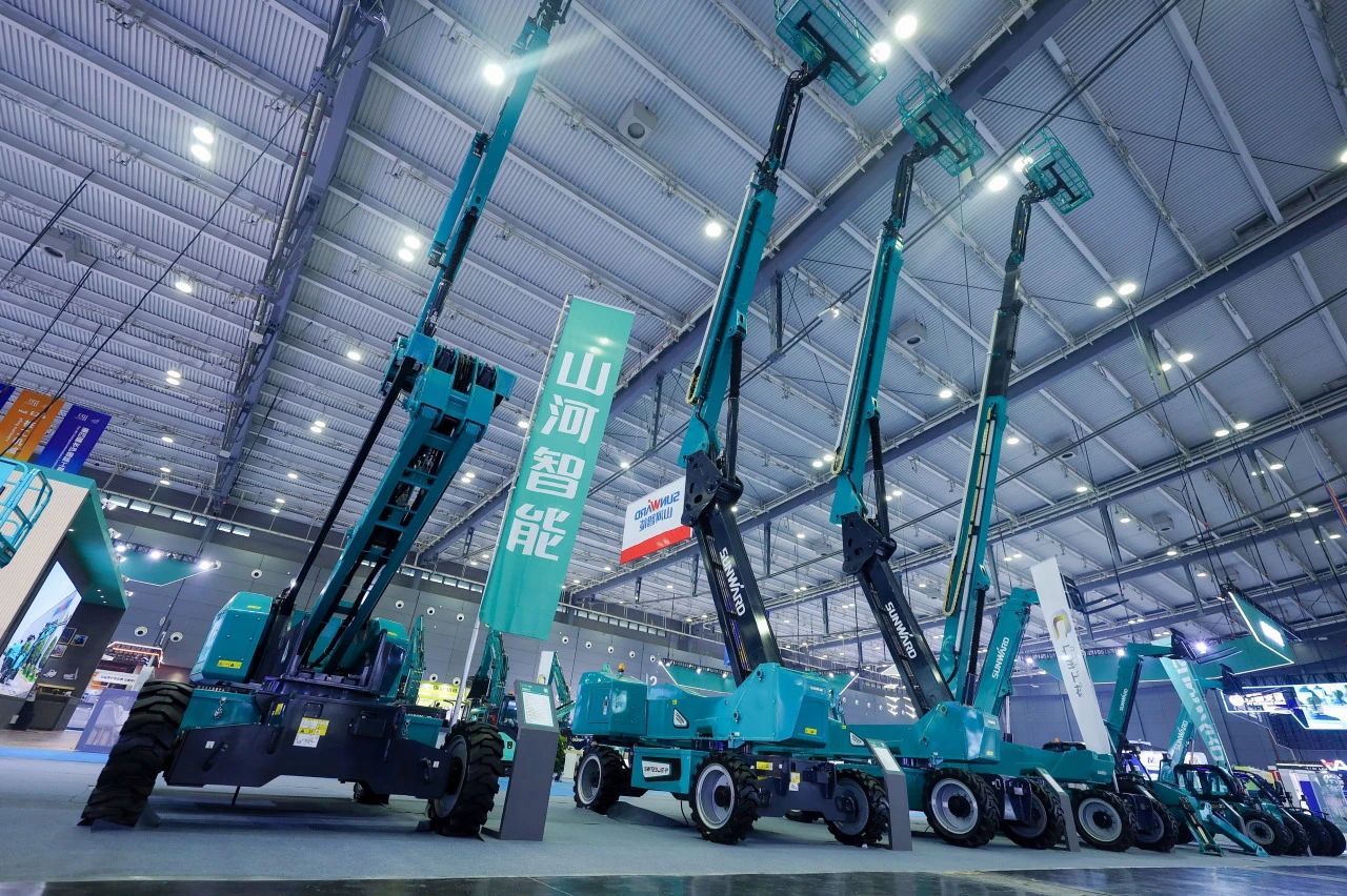 2025 CICEE | 平博在线智能SWT34JE-P电动直臂式高空作业平台重磅发布！