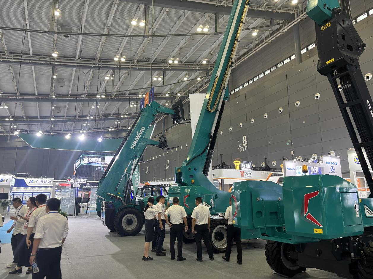 2025 CICEE | 平博在线智能SWT34JE-P电动直臂式高空作业平台重磅发布！