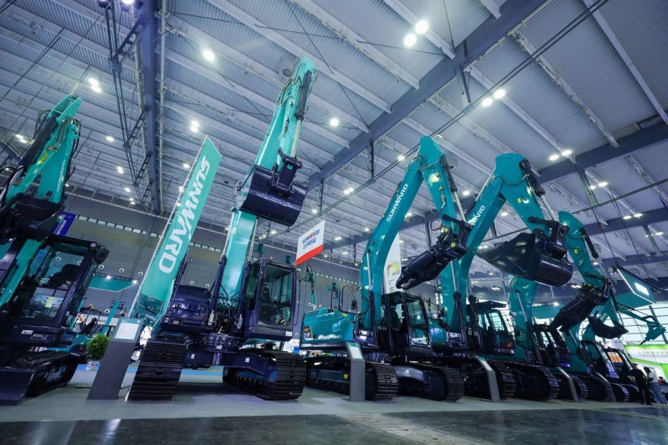 2025 CICEE | 从单一工具迈向多元化解决方案，平博在线智能呈现非凡挖掘机风采