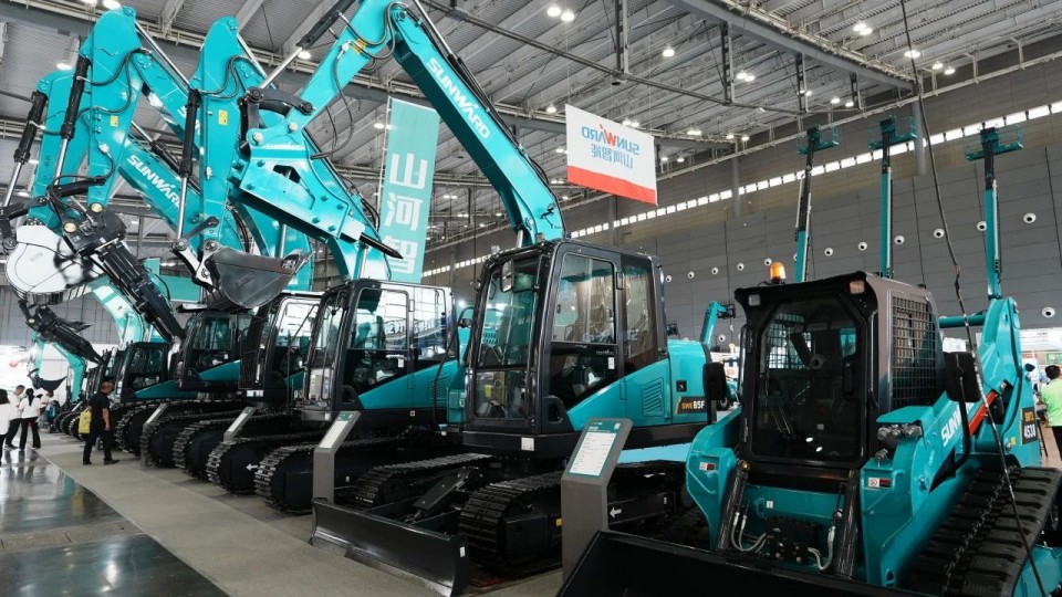 2025 CICEE | 从单一工具迈向多元化解决方案，平博在线智能呈现非凡挖掘机风采