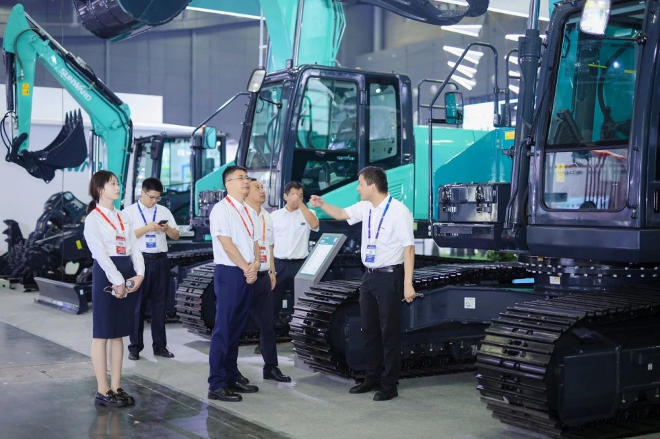 2025 CICEE | 从单一工具迈向多元化解决方案，平博在线智能呈现非凡挖掘机风采