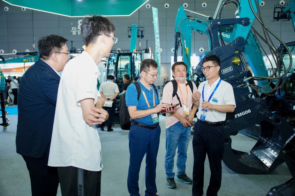 2025 CICEE | 从单一工具迈向多元化解决方案，平博在线智能呈现非凡挖掘机风采