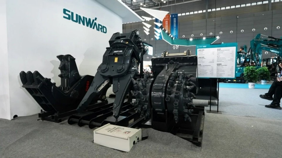 2025 CICEE | 从单一工具迈向多元化解决方案，平博在线智能呈现非凡挖掘机风采