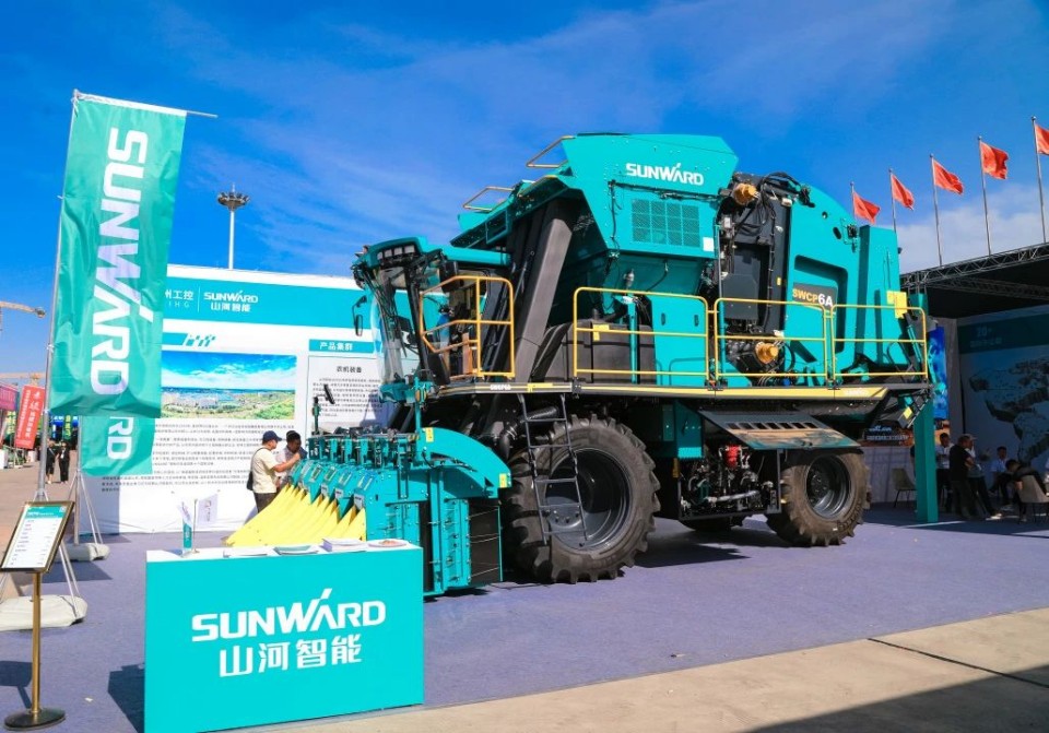 平博在线智能亮相2025新疆国际农业机械博览会