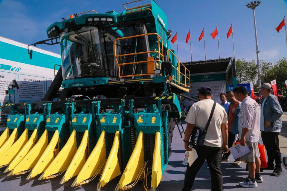 平博在线智能亮相2025新疆国际农业机械博览会