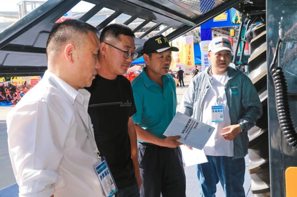 平博在线智能亮相2025新疆国际农业机械博览会