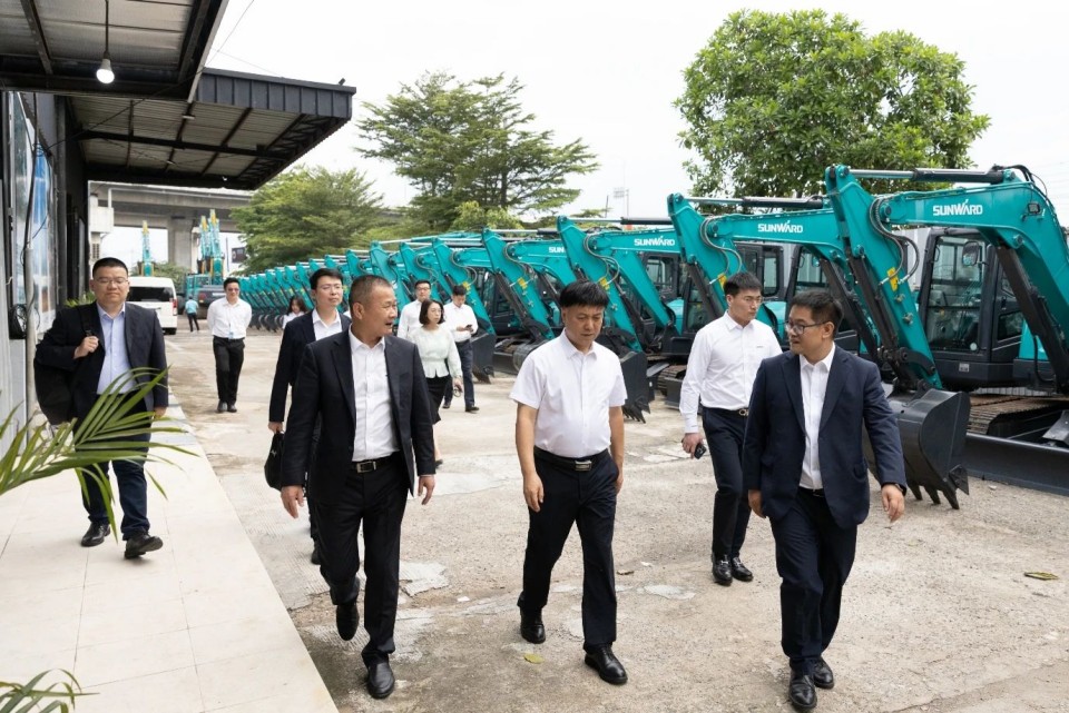 广州工控集团党委书记、董事长景广军率队考察平博在线智能印尼子公司