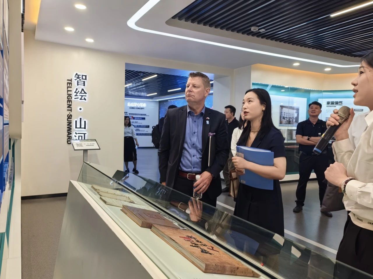 芬兰驻华大使馆商务参赞到访平博在线智能