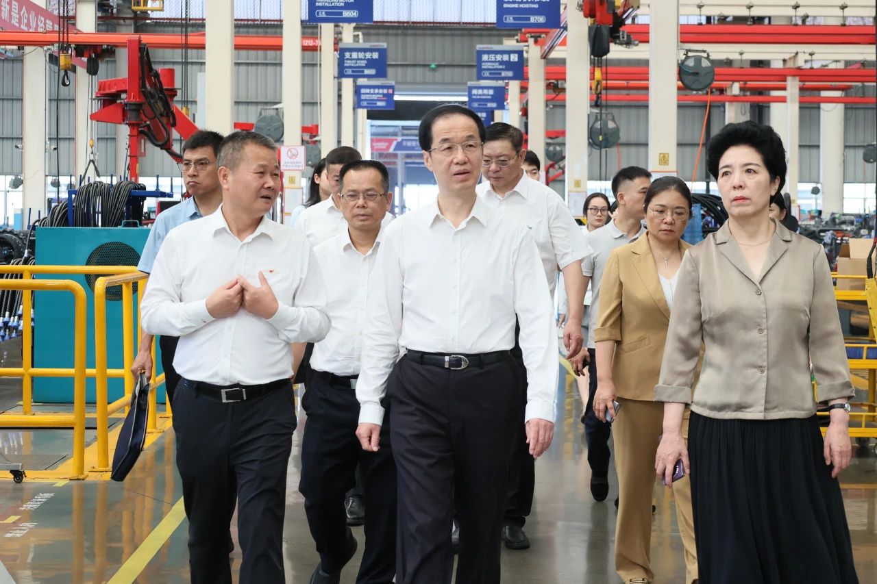 吉林省人大常委会党组书记、副主任高广滨调研平博在线智能