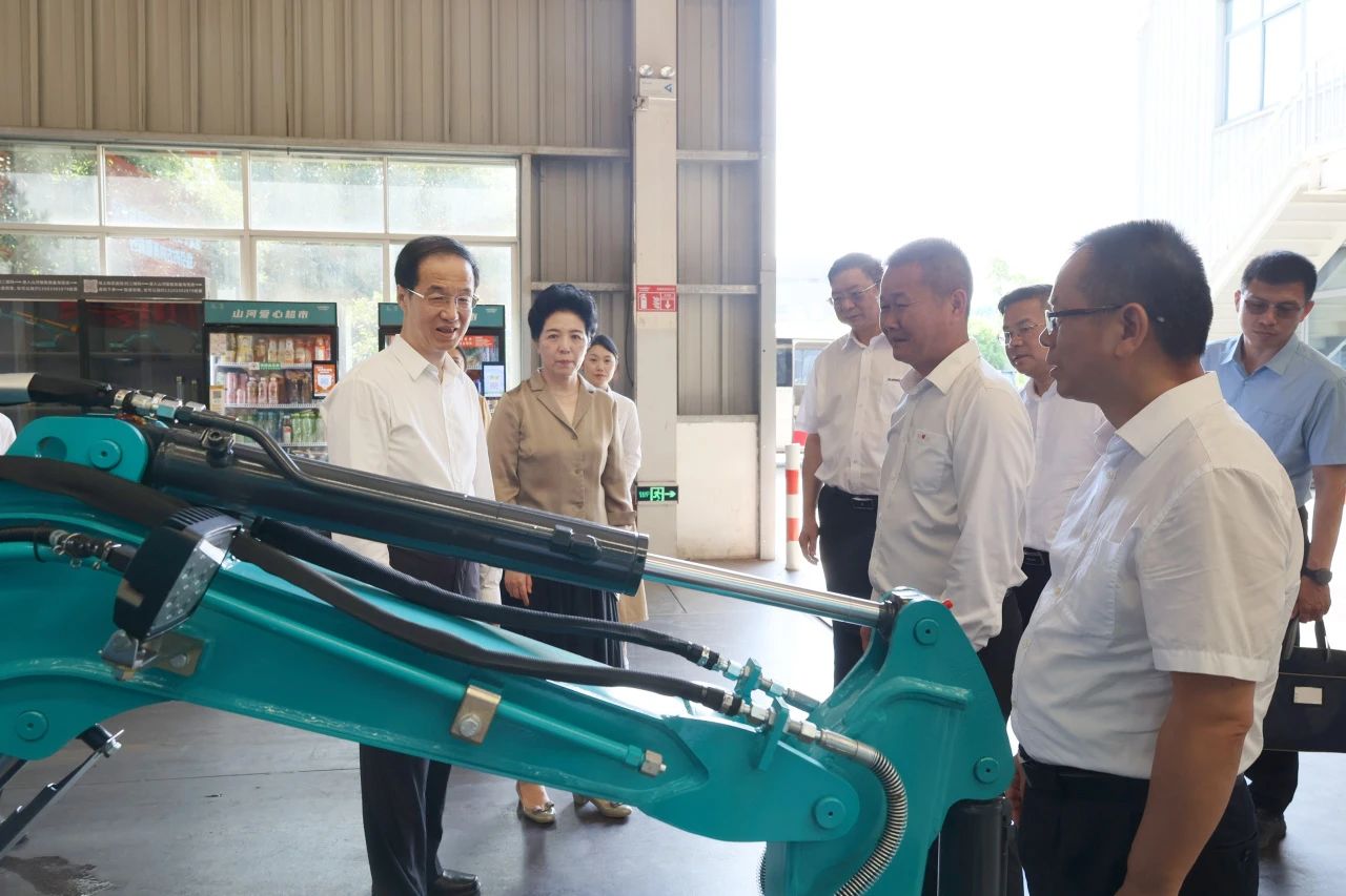 吉林省人大常委会党组书记、副主任高广滨调研平博在线智能