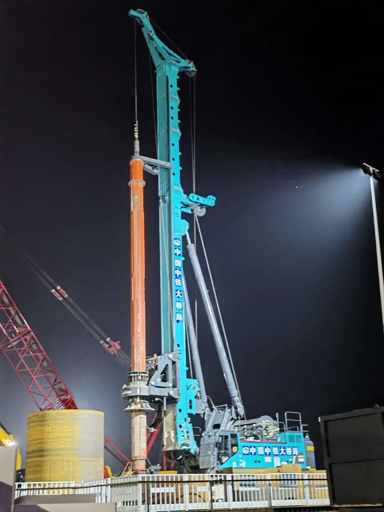 再战“世界级工程”!平博在线智能旋挖钻机助力宜昌长江公铁大桥建设