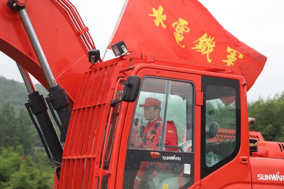 硬核破解“最后一公里”难题,平博在线智能应急救援设备助力“应急使命·2025”演习!