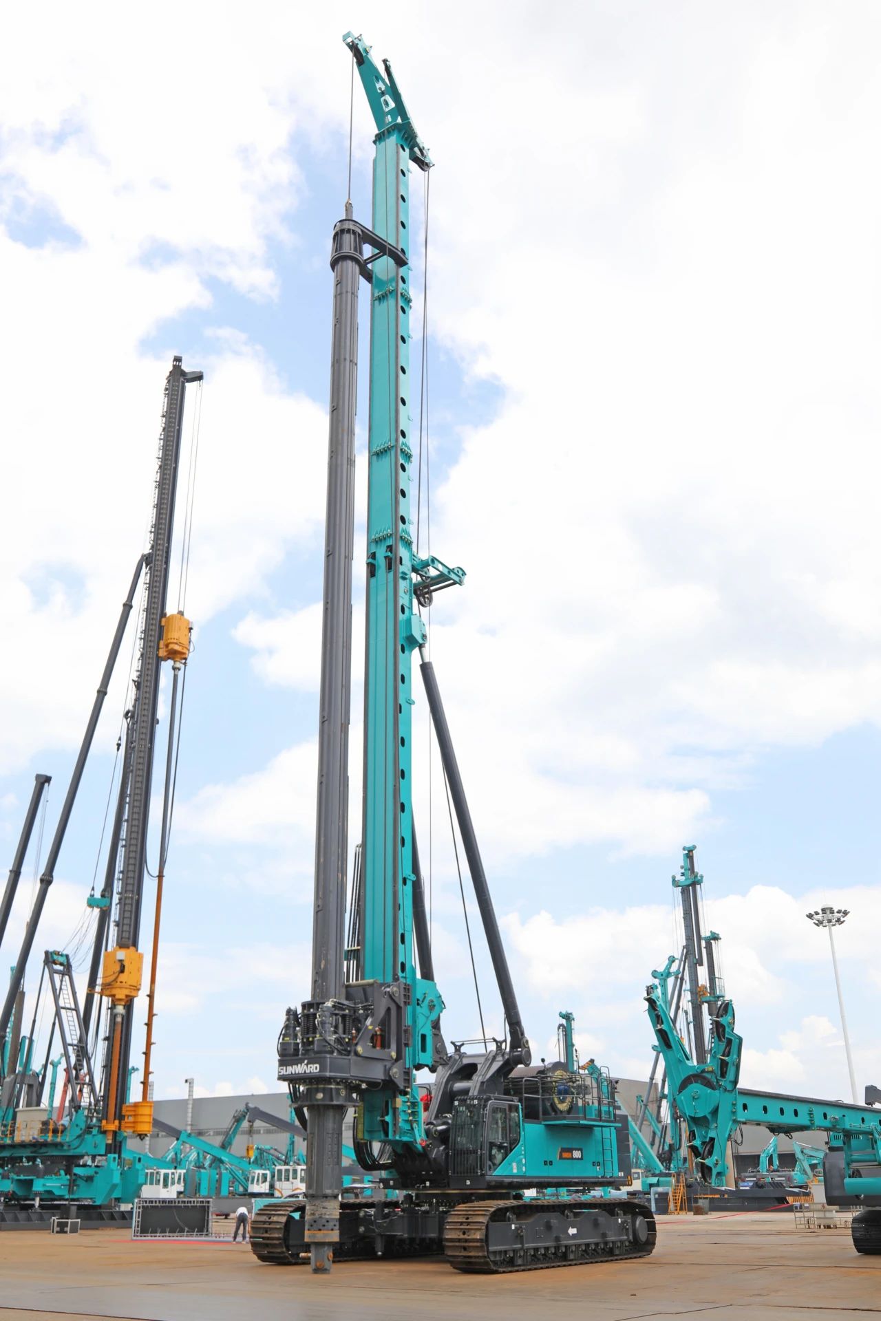 “破纪录王者”再出征！平博在线智能SWDM800旋挖钻机成功交机