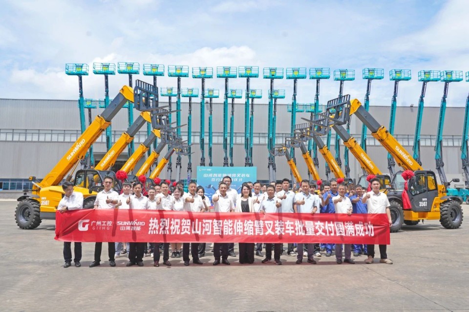 平博在线智能伸缩臂叉装车批量交付，即将奔赴新一线