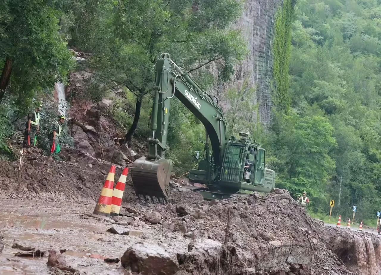 关注!平博在线智能应急救援装备助力武警冲锋北京暴雨抢险救灾一线!