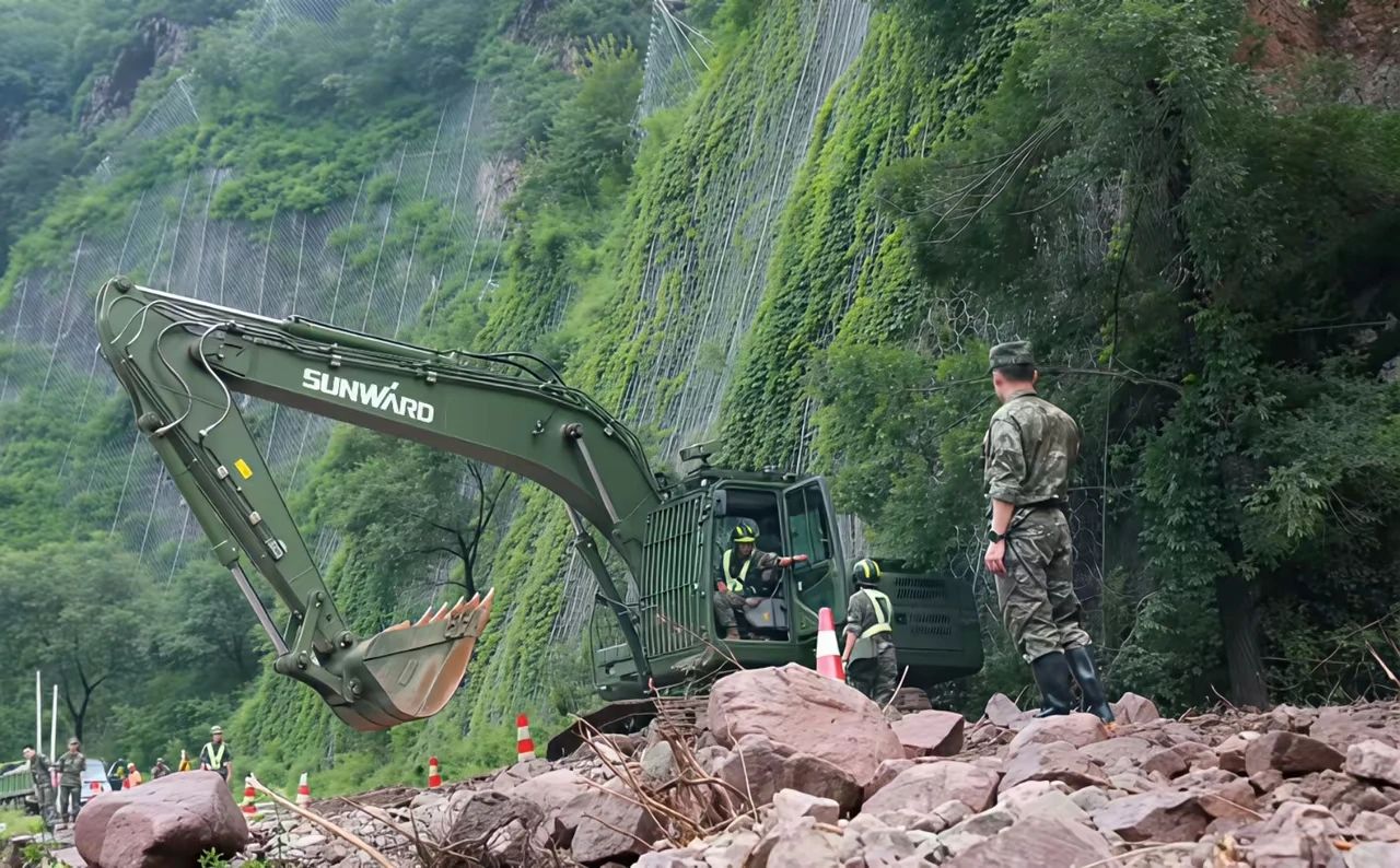 关注!平博在线智能应急救援装备助力武警冲锋北京暴雨抢险救灾一线!
