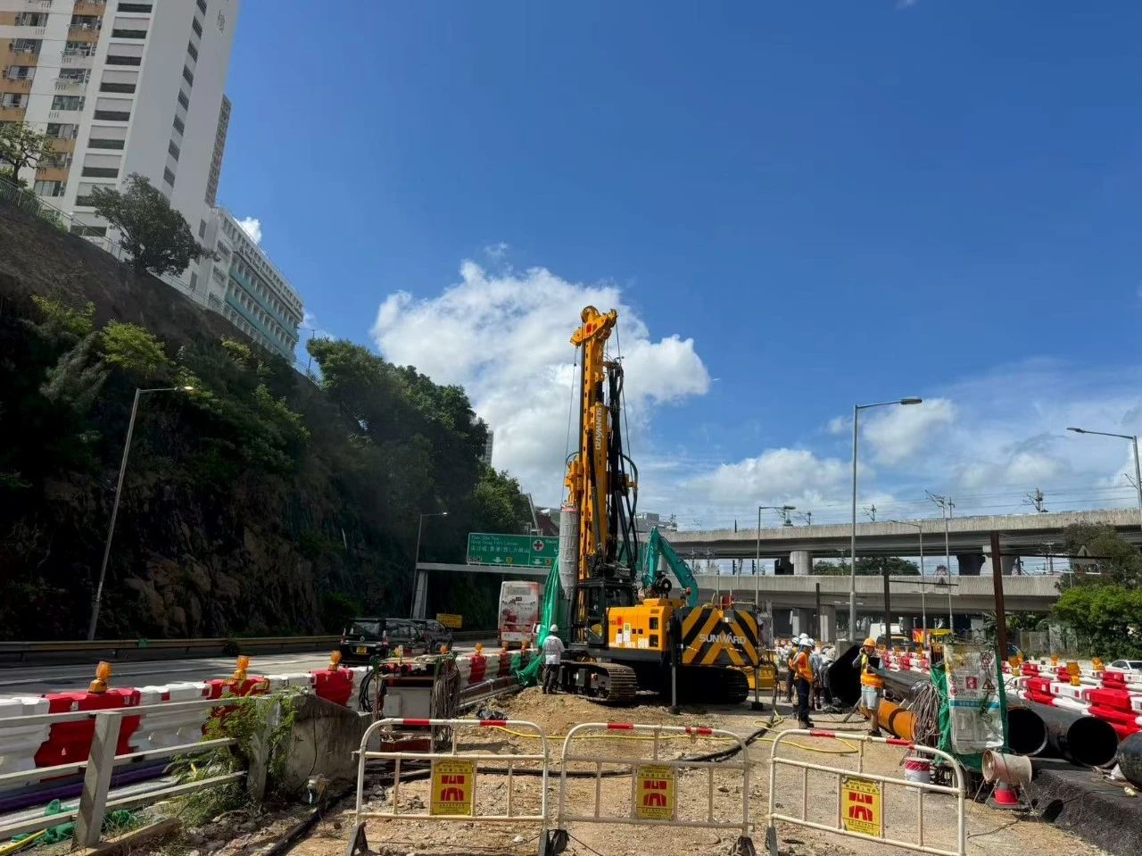硬核首秀!平博在线智能SWDTH800大直径潜孔锤钻机进击香港市场
